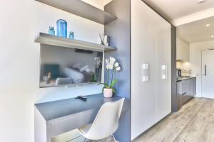 Stunning work pad on 1onAlbert- 601