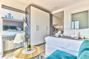 Stunning work pad on 1onAlbert- 601