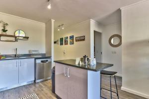 Castle Rock Gem with Table Mountain Views Pool