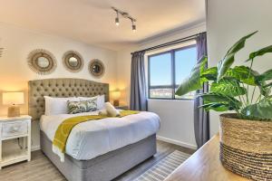 Gorgeous, central, secure- foothills of Table M!