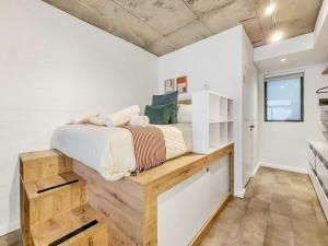 Stylish studio with Pool Access