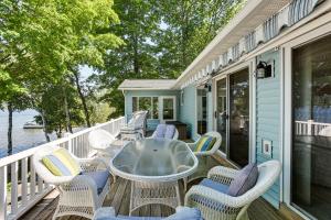 8 Mi to State Park Waterfront Home on Duck Lake