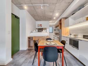 Secure Elegant Apartment Near Sea Point