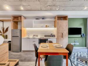 Secure Elegant Apartment Near Sea Point