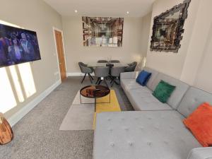 Garland Lovely And Spacious 3 Bedroom Flat London