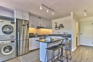 Gorgeous, central, secure- foothills of Table M!