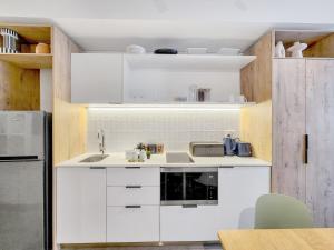 Stylish studio with Pool Access