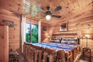 Smoky Mtn Cabin Hot Tub, Game Room & Views