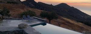 Stunning Two-Room Bungalow Milos Greece Panorama Sunset Infinity Pool AC