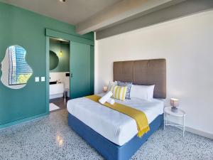 Light, sunny, fast wifi, central home with pool!