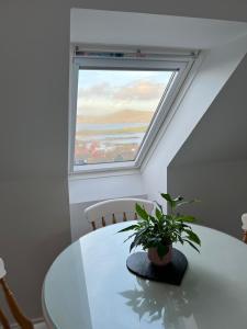 Exclusive top floor 2 bedroom with a stunning view