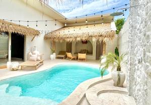 Bali-Style Villa with Private Pool, 3 Min Walk to Bangrak Beach