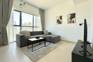 1 Bedroom Apt with Stunning Burj Khalifa View