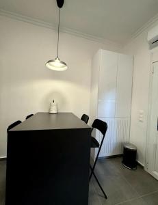 Modern Glyfada Apartment Sleeps 6, 5min Walk to Beach