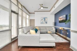 High-Rise 4Th Floor Unit Galleria Mall Area City View