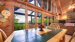 Mountain View Cabin with Hot Tub, Fire Pit & Deck