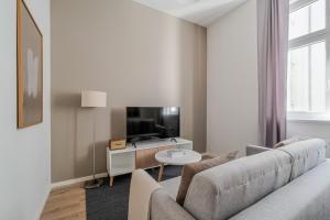 Blueground Holešovice city view nr Vltava PRG-53