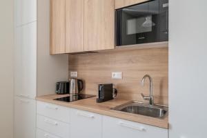 Blueground Holešovice city view nr Vltava PRG-53