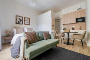 Blueground Holešovice balcony nr Vltava PRG-61