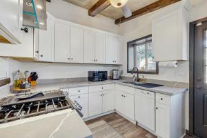 3BR Home with Hot Tub, Decks, Game Room