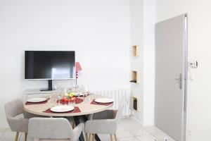 Bright apartment near Paris Montmartre
