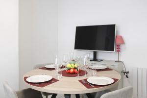 Bright apartment near Paris Montmartre