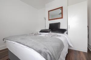 Comfortable Portsmouth home near Southsea beach great for group stays and contractors