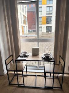 Deluxe 1 Bedroom Central Apartment - Fast Wifi- Utilitia Arena - ICC - Sea Life Centre