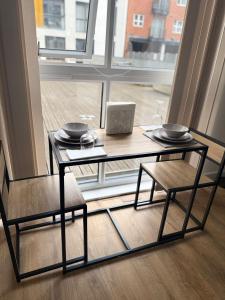 Deluxe 1 Bedroom Central Apartment - Fast Wifi- Utilitia Arena - ICC - Sea Life Centre