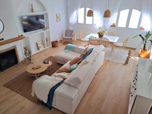 Brand new, Villabonita, sea views, swimming pool and parking