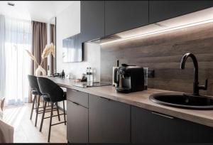 Преміальні апартаменти на березі озера Молодості