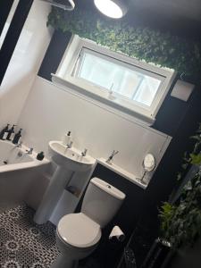 Modern 1 bedroom flat full flat