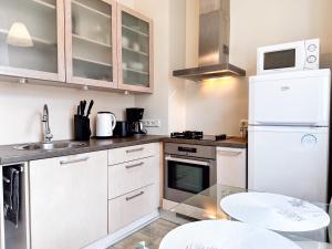 10 min to Old Town - Free Parking - Work Station