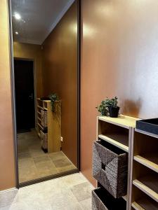 10 min to Old Town - Free Parking - Work Station