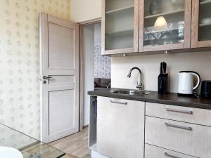 10 min to Old Town - Free Parking - Work Station