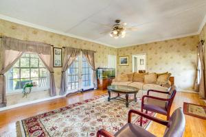 10 Mi to Lake Palestine South Tyler Location!