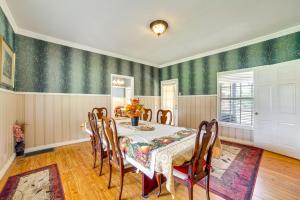 10 Mi to Lake Palestine South Tyler Location!