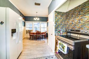 10 Mi to Lake Palestine South Tyler Location!