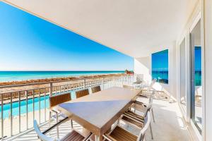 Blu 205 - Oceanfront True Luxury & 2 SETS Free Beach Service