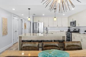 Blu 205 - Oceanfront True Luxury & 2 SETS Free Beach Service