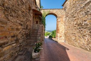 Villa esclusiva nella torre del castello di Tignano tra lusso, storia e natura nel cuore del Chianti