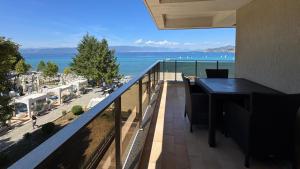 Park Elysee Lakefront Premium Apartment
