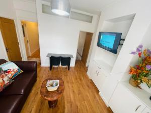 cozy & stylish one bedroom apartment