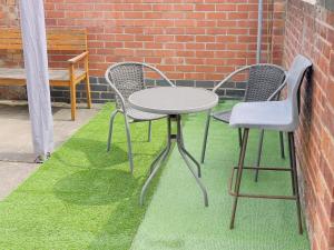 cozy & stylish one bedroom apartment