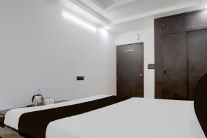 Hotel O by OYO Swarun and Banquet Hall Gulzarbagh Station Bus Stop