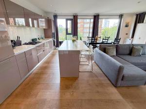 Disc Monthly Rate - 3 Bed Apt with Balcony & Lift near London Bridge , Borough Market , The Shard