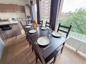 Promo Rate - 3BDR Apt with Balcony & Lift near London Bridge, Borough Market & The Shard by NourNest Apartments