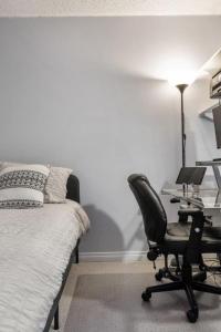 Cozy & Spacious 2BR in Downtown very close to Stampede and 17th Ave with Parking and AC