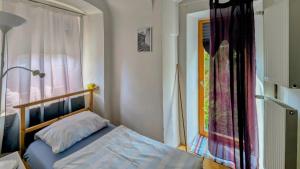 Very old house Ptice