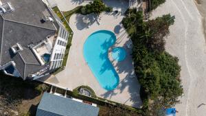 C183 Lindo apto em condomínio de frente para o mar